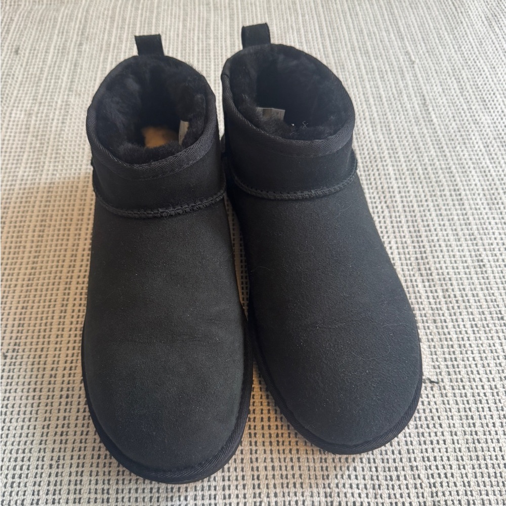 UGG Classic Ultra Mini Black Size 9